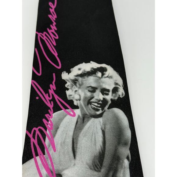 Men's Ralph Marlin Black White & Pink Marilyn Monroe Classic Pose Suit Neck Tie - Picture 8 of 8